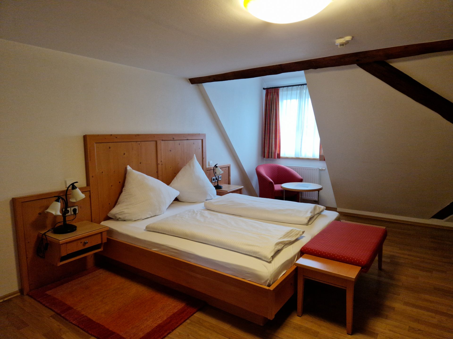 Doppelzimmer Eckbadewanne Zimmer 1