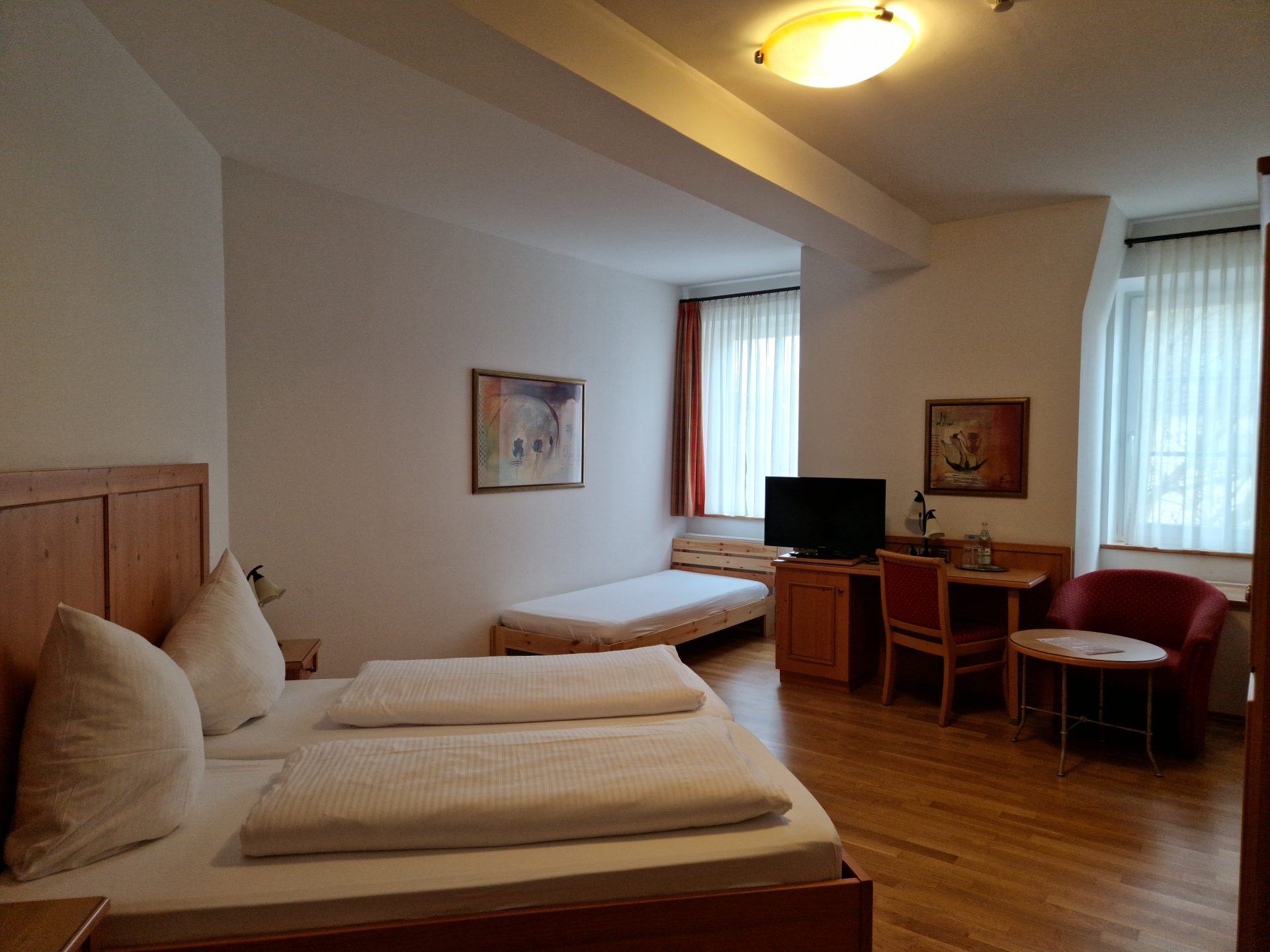 Dreibettzimmer 06 Zimmer 1